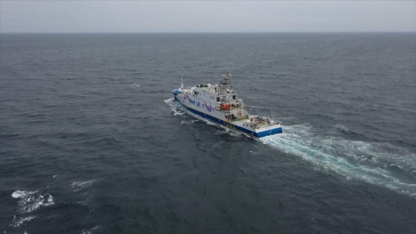 Kapal ini dilengkapi dengan enam sistem cerdas