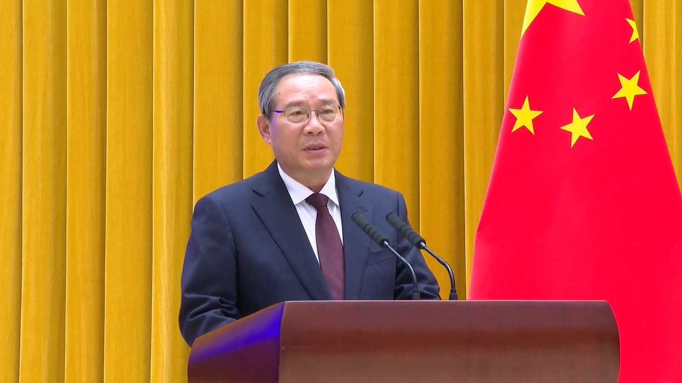 Para Pejabat Senior Tiongkok Berjanji Setia kepada Konstitusi