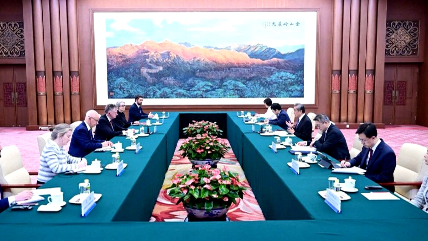 Diplomat Senior Tiongkok Bertemu dengan Penasihat Keamanan Nasional Perdana Menteri Inggris