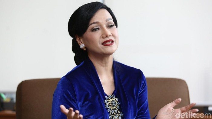 Otoritas Jasa Keuangan (OJK) menyebutkan fenomena crazy rich muda saat ini meresahkan Pasalnya anak-anak muda yang disebut memiliki harta berlimpah ini memberikan pengaruh kepada anak-anak muda lainnya yang belum memahami keuangan