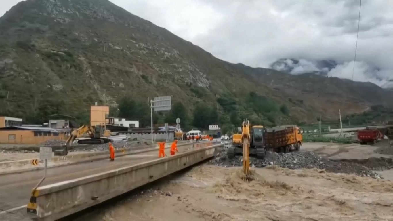 Pusat Meteorologi Nasional mengaktifkan peringatan oranye untuk hujan badai dan peringatan biru untuk cuaca badai yang parah