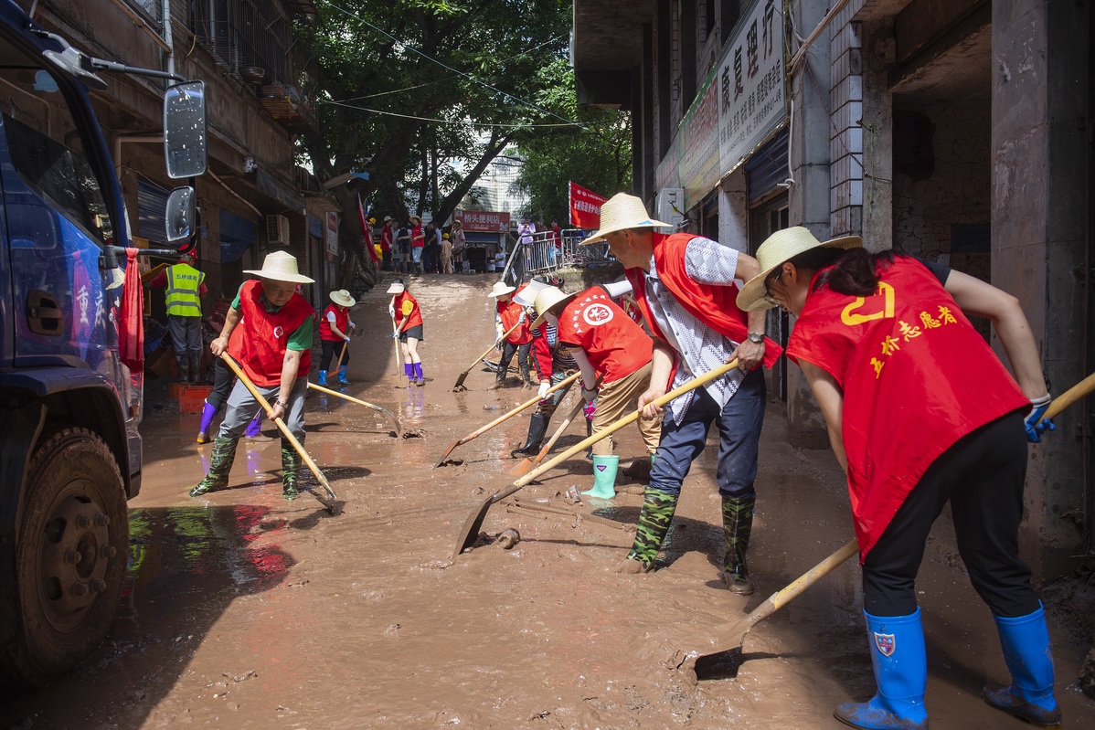 Sebanyak 17 orang tewas di distrik Chongqing dilanda hujan deras sejak Senin (05/07/2023)