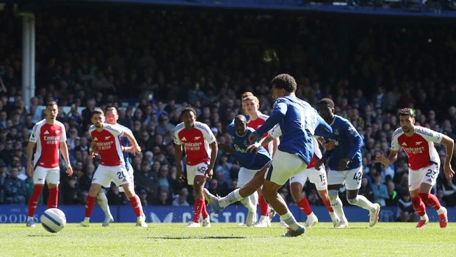 Upaya Arsenal untuk memangkas jarak dengan Liverpool di puncak klasemen Liga Inggris