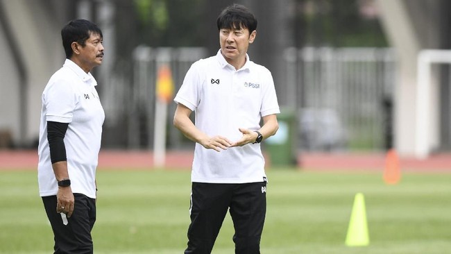 Agenda padat sudah menanti Timnas Indonesia setelah meraih medali emas SEA Games 2023 Komunikasi antara Indra Sjafri dan Shin Tae Yong (STY) harus dijalin setepat dan seefektif mungkin