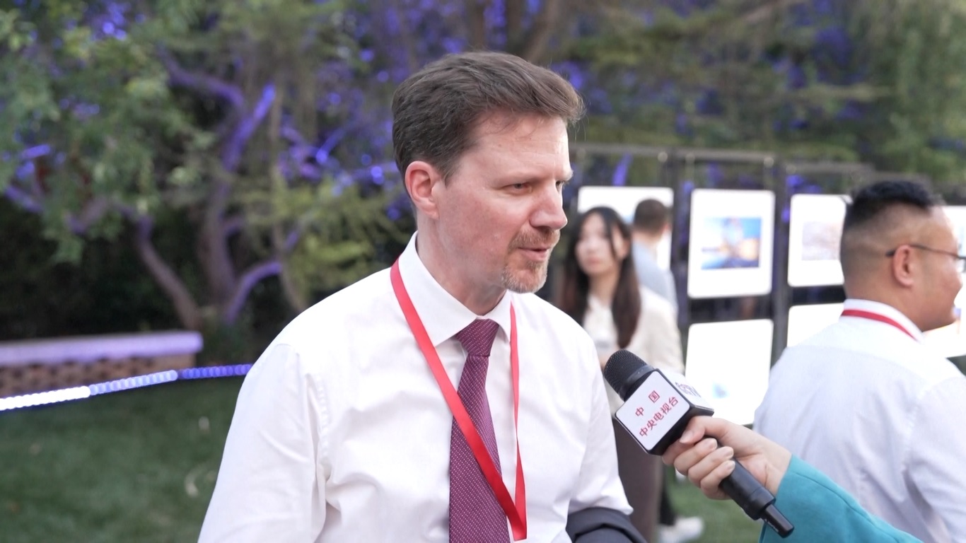 Perusahaan Multinasional Yakin dengan Pasar dan Inovasi Tiongkok di Resepsi Summer Davos 2025