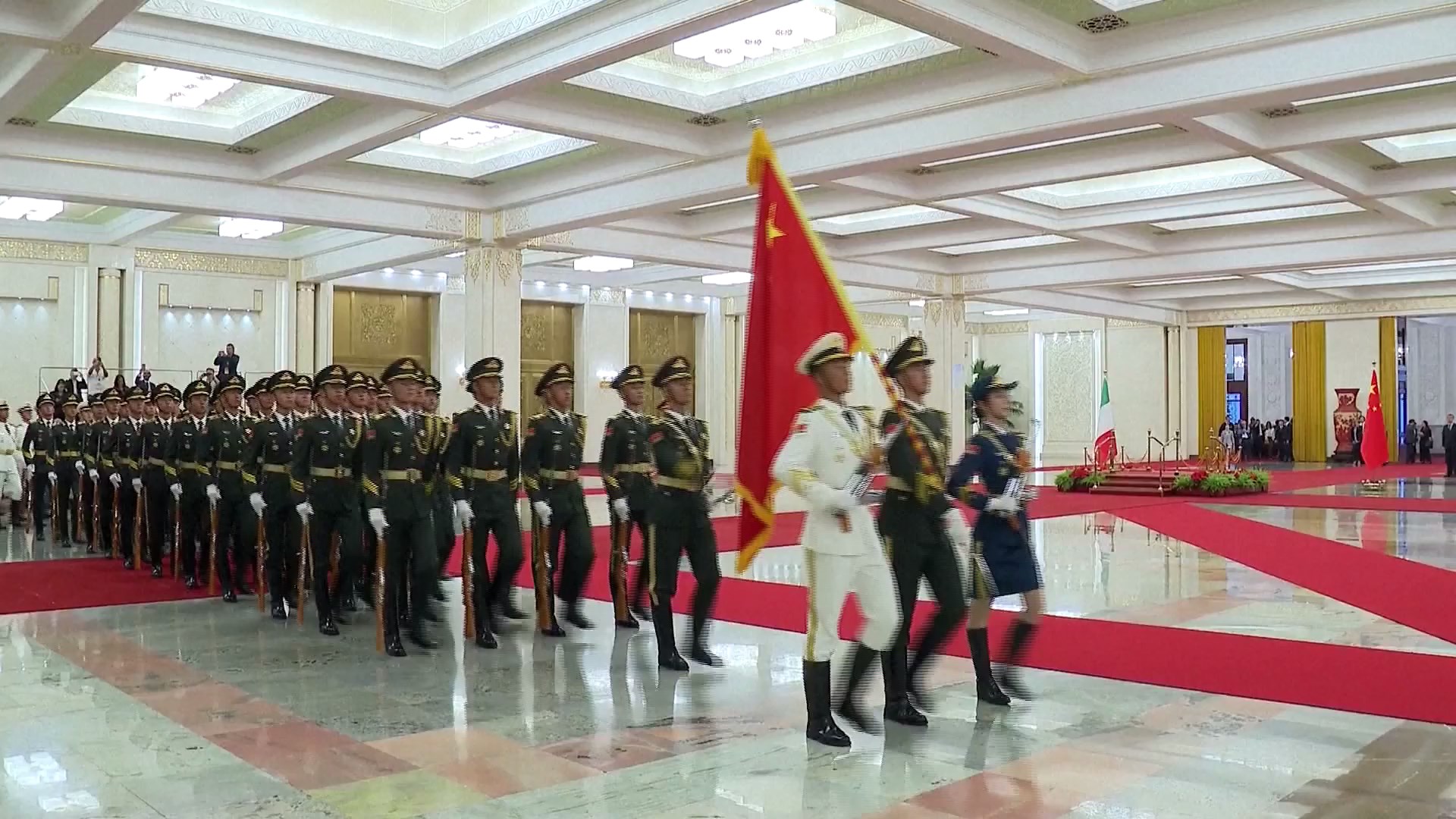 Perdana Menteri Tiongkok Li Qiang mengadakan upacara penyambutan kunjungan Perdana Menteri Italia Giorgia Meloni di Aula Besar Rakyat di Beijing pada Minggu sore