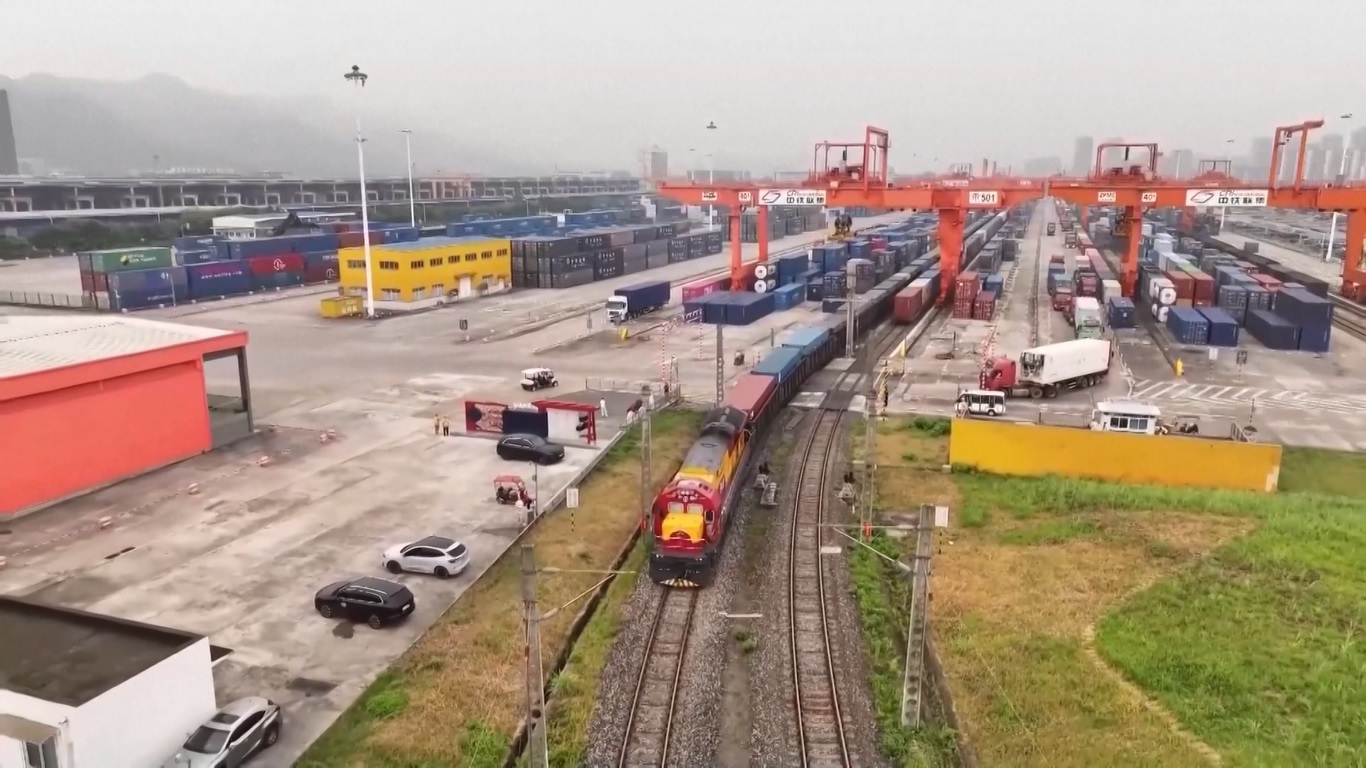 Koridor Perdagangan Chongqing Alami Pertumbuhan yang Kuat di Paruh Pertama 2025