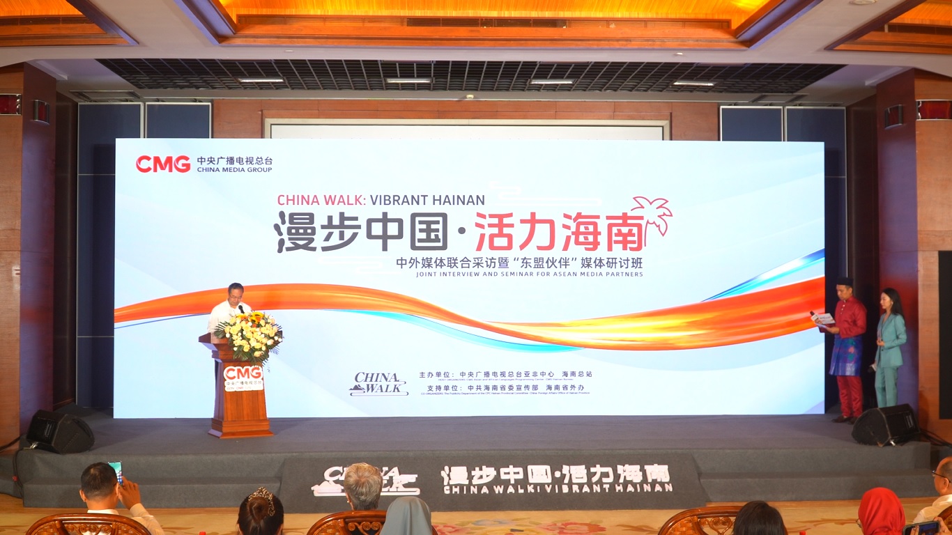 “China Walk: Vibrant Hainan” Dibuka Di Sanya, Diikuti Puluhan Jurnalis Media Mitra CMG