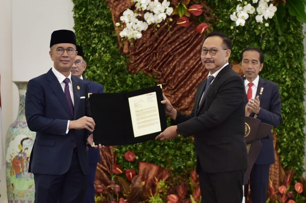 LoI tersebut diserahkan oleh Menteri Perindustrian dan Perdagangan Internasional Malaysia Tengku Zafrul bin Tengku Abdul Aziz kepada Kepala Otorita IKN Bambang Suswantono