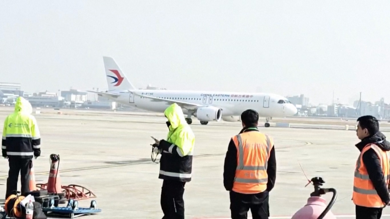 Pengiriman dilakukan dengan penerbangan singkat di pagi hari dari Bandara Internasional Pudong Shanghai ke Bandara Internasional Hongqiao Shanghai