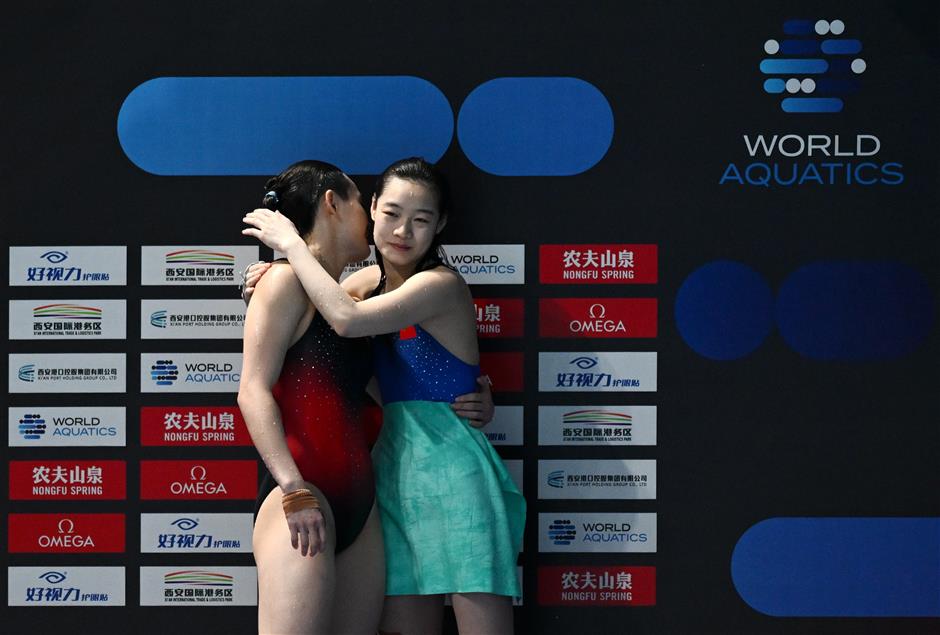 Juara olimpiade renang Wang Zongyuan dan juara dunia Chen Yiwen menang di loncatan 3m putra dan putri di Piala Dunia Akuatik 2023 di Fukuoka