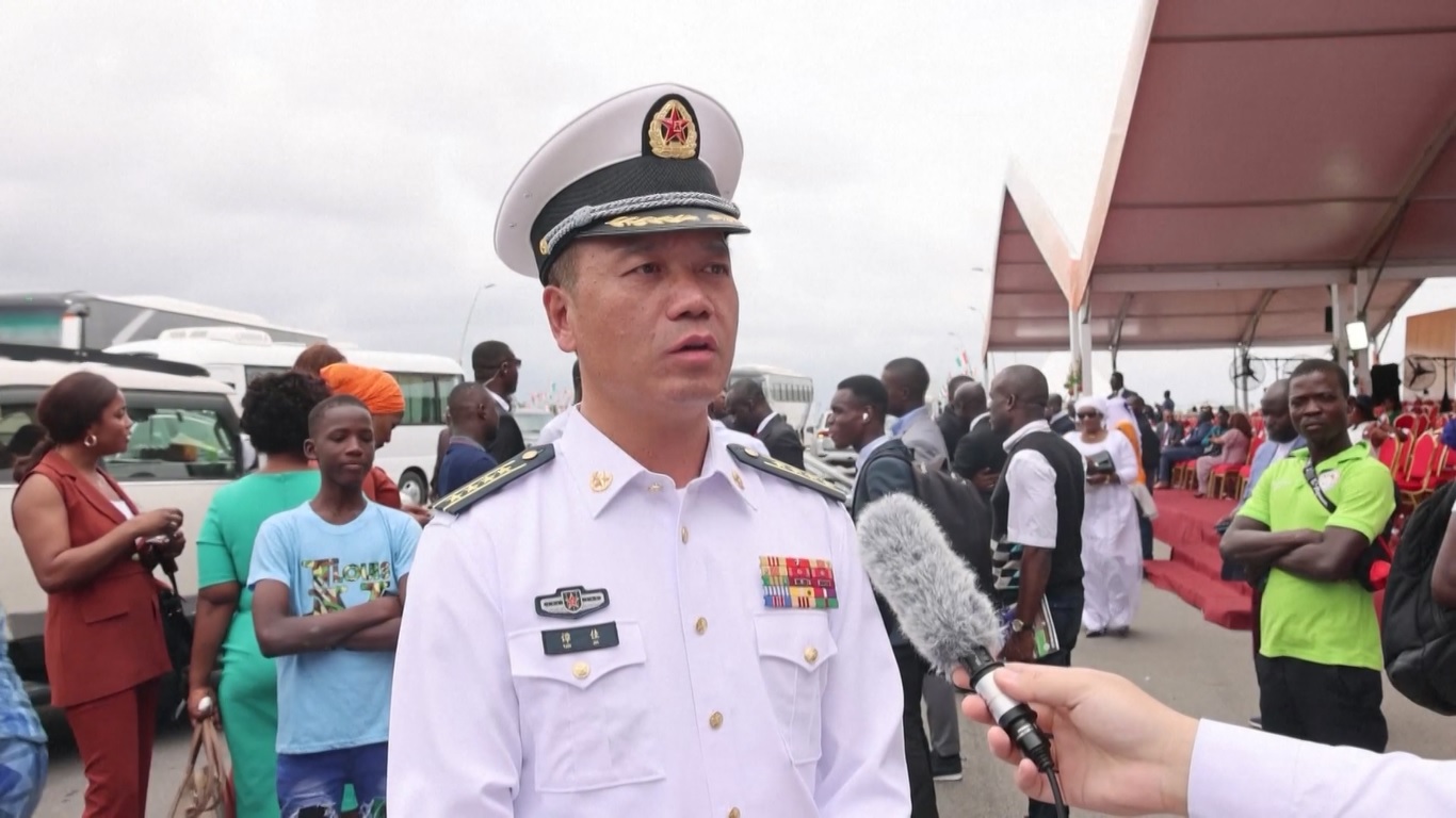Atas undangan Kementerian Pertahanan Pantai Gading