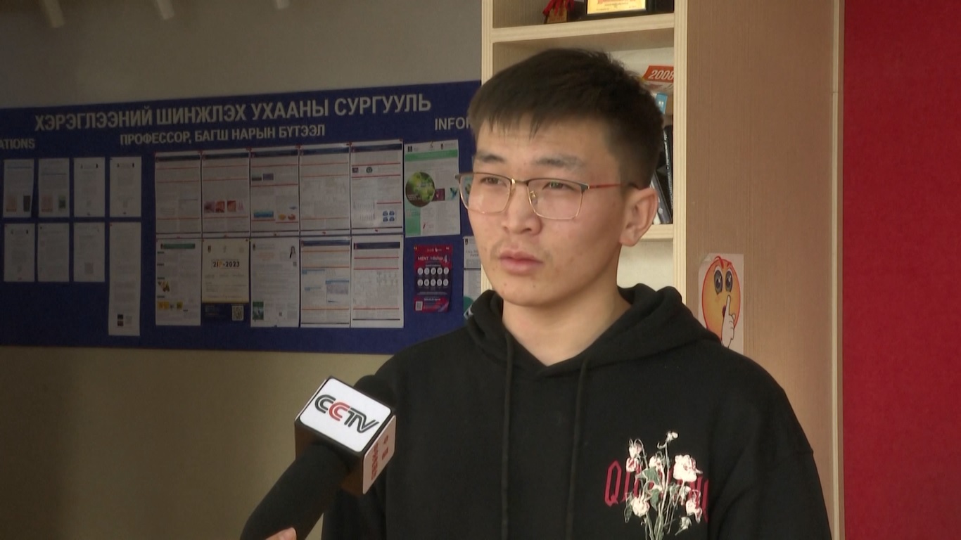 Cuaca ekstrem telah menyebabkan 80 persen wilayah Mongolia diselimuti salju tebal dan membunuh ratusan ribu hewan ternak yang menjadi tumpuan hidup para penggembala Mongolia