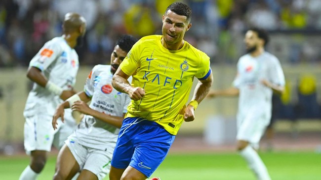 Cristiano Ronaldo mencetak hattrick ketiganya bersama Al Nassr saat menang 5-0 atas Al Fateh pada lanjutan Saudi Pro League di Stadion Prince Abdullah Bin Jalawi