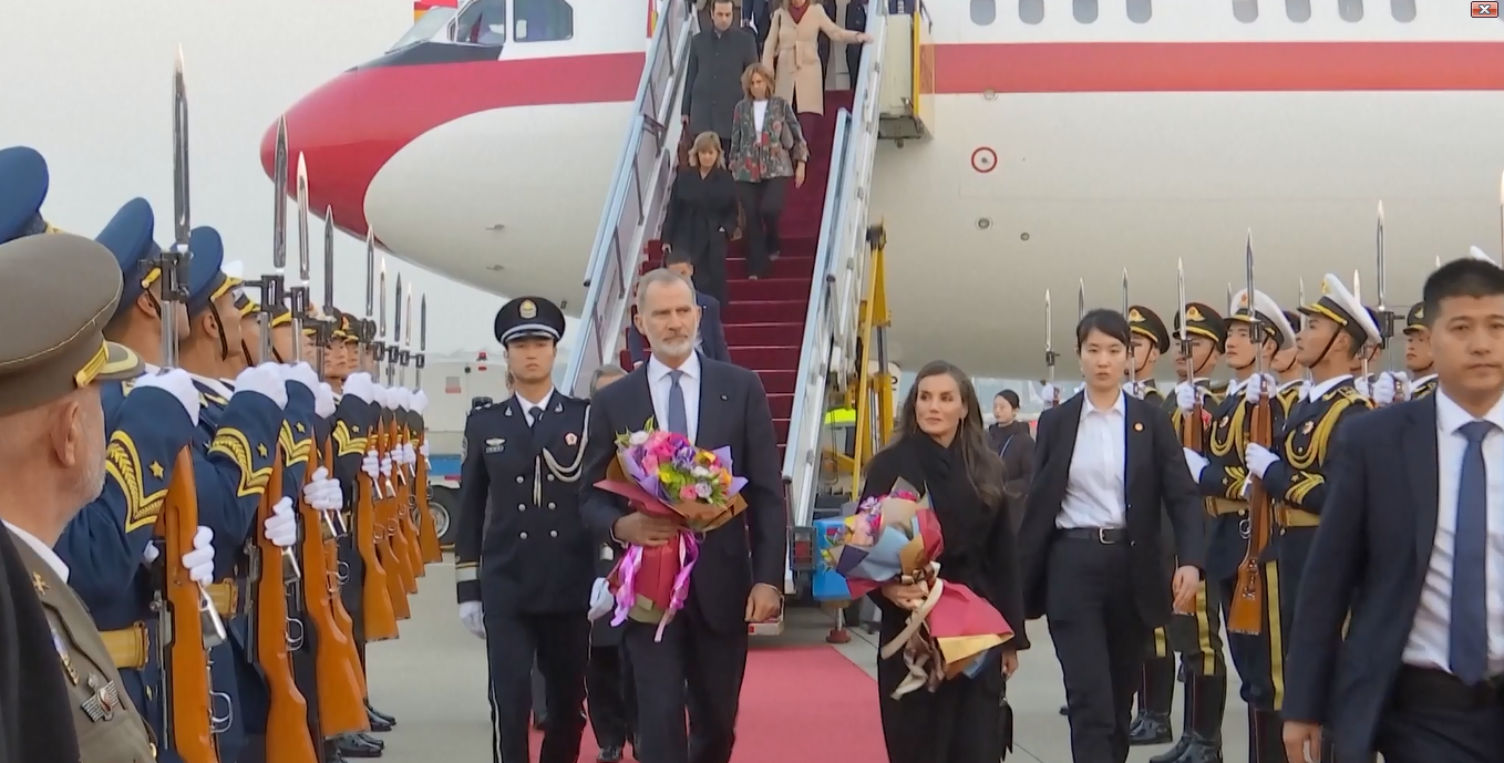 Raja Spanyol Tiba di Beijing untuk Melanjutkan Kunjungan Kenegaraannya ke Tiongkok