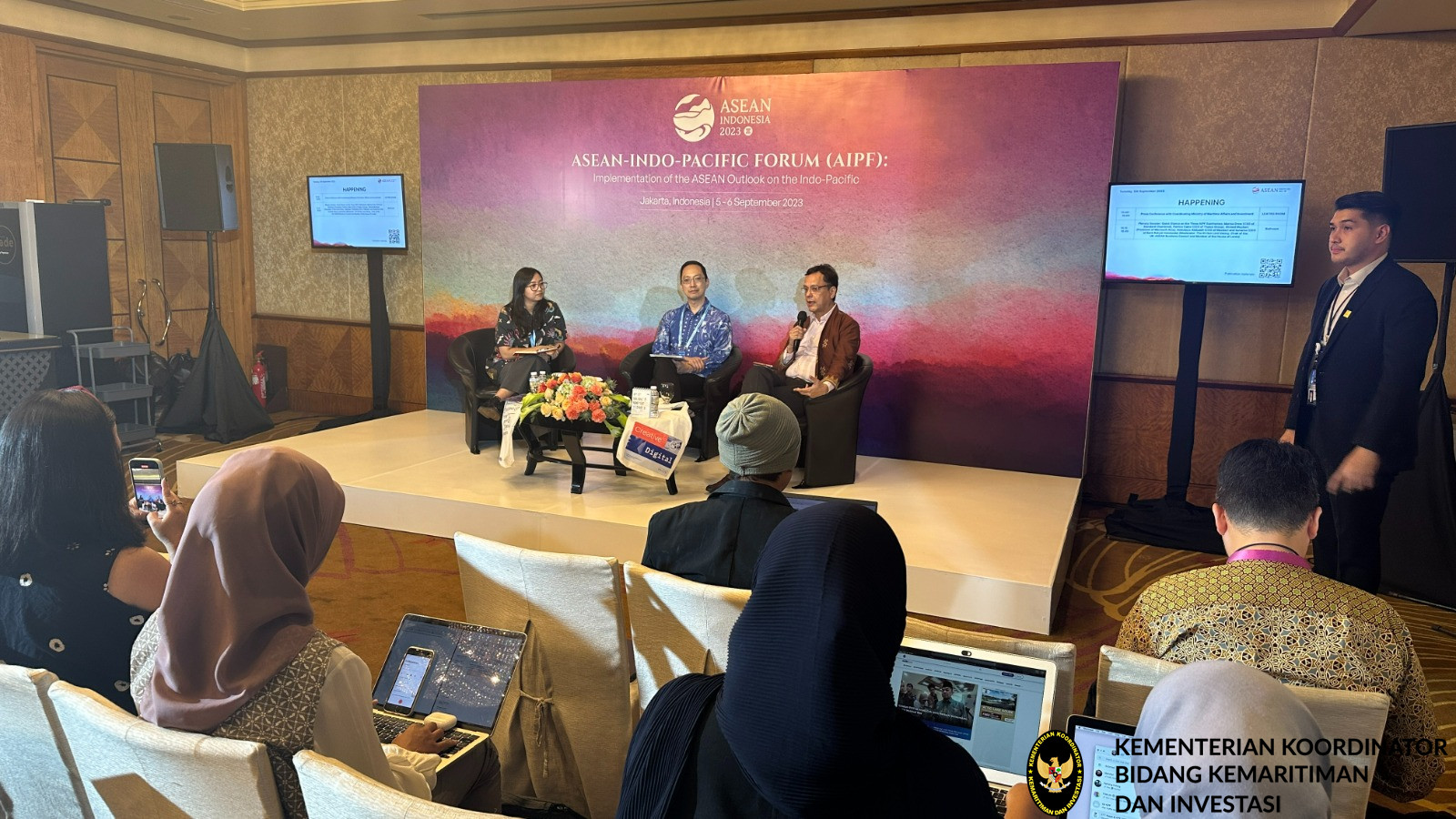 Asia sebagai salah satu lokomotif baru perekonomian dunia dengan indikator makro ekonomi dan berbagai aspek fundamental pendukung lainnya menjadi kian seksi di landscape ekonomi kreatif global