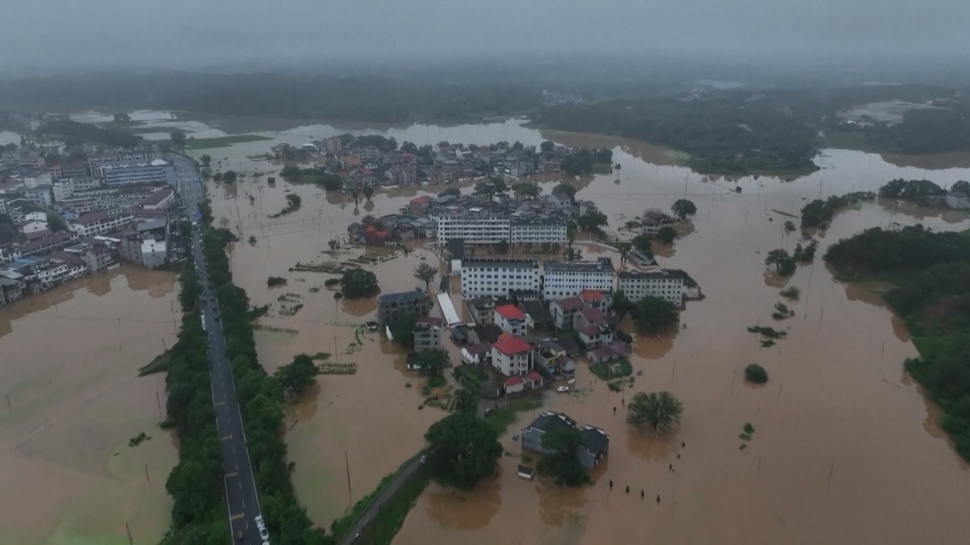 Hujan deras selama berhari-hari telah menyebabkan ketinggian air melampaui batas peringatan banjir di banyak stasiun pemantau hidrologi di wilayah selatan Tiongkok