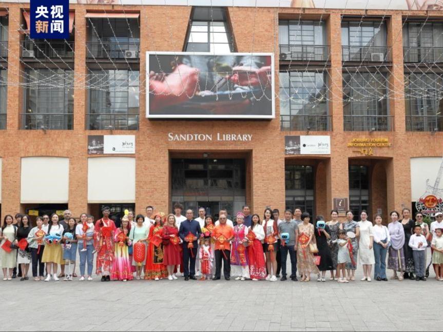 Saksikan Gala Tahun Baru Imlek” hari Minggu lalu (4/2) digelar di Lapangan Nelson Mandela di Johannesburg