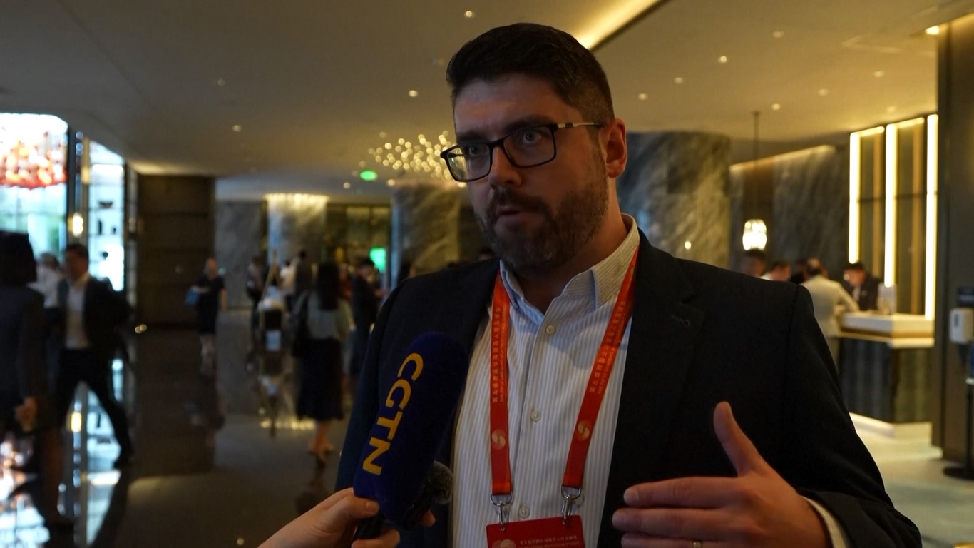 Para peserta berbagi pandangan mereka tentang investasi hijau