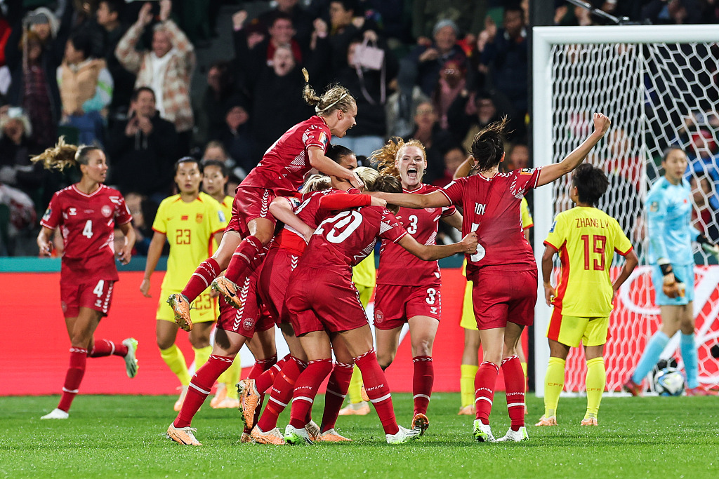 Amalie Vangsgaard mencetak satu-satunya gol dalam pertandingan tersebut pada menit ke-89 dengan memanfaatkan sepak pojok kiri oleh Pernille Harder