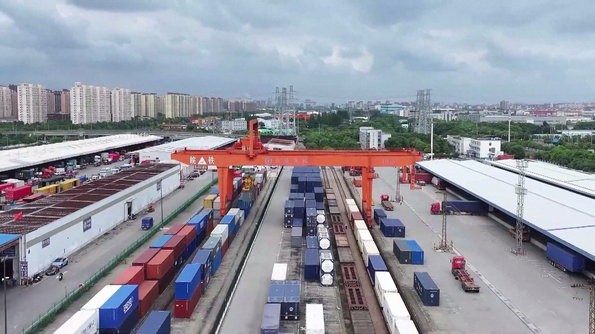 China-Europe Railway Express telah meluncurkan jalur kereta barang ekspres langsung pertamanya dari Shanghai ke kota Düsseldorf dan Neuss di Jerman bagian barat