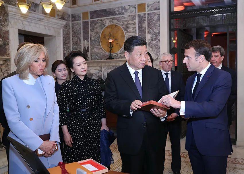Atas undangan Presiden Prancis Emmanuel Macron