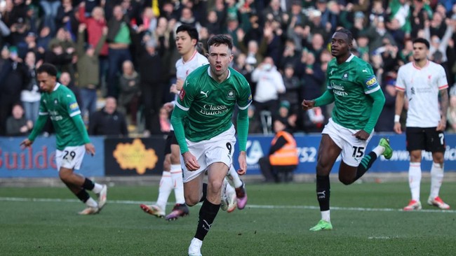 Pelatih Plymouth Argyle Miron Muslic meluapkan kegembiraan atas keberhasilan tim arahannya mengalahkan Liverpool di babak keempat Piala FA 2024/2025