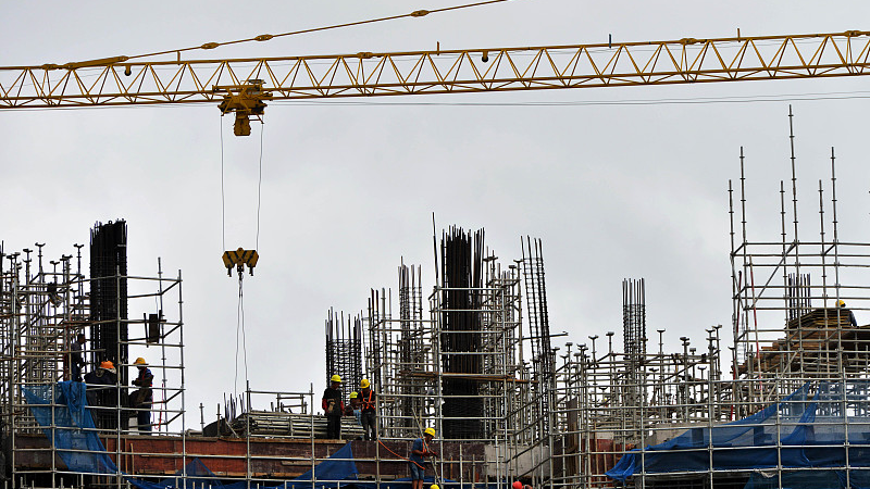 Pada tahun 2023 Tiongkok akan terus berpegang pada prinsip bahwa perumahan adalah untuk ditinggali bukan untuk spekulasi dan memenuhi kebutuhan dasar perumahan rakyat dan kebutuhan akan kondisi perumahan yang lebih baik