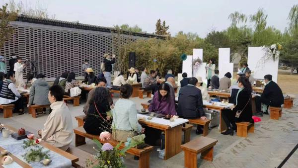 Menjelang Festival Ceng Beng yang jatuh pada tanggal 5 April