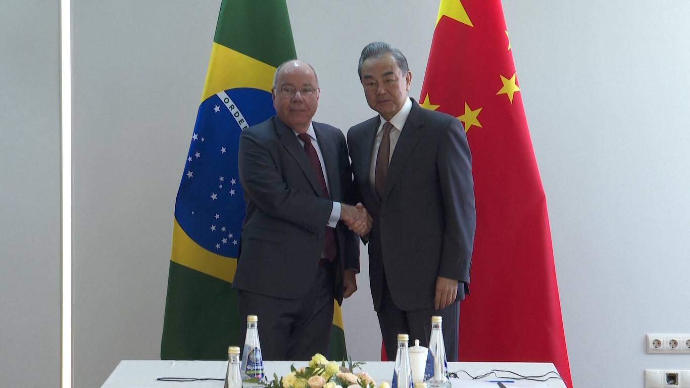 Keduanya bertemu di sela-sela Pertemuan Menteri Luar Negeri BRICS selama dua hari yang diadakan pada hari Senin (10/6) dan Selasa (11/6)