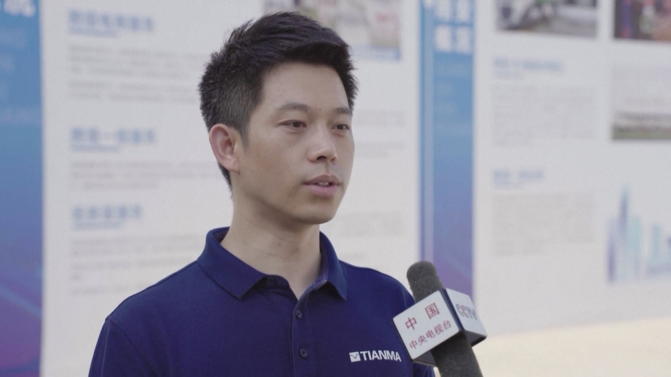 Sistem itu memungkinkan pemantauan waktu nyata terhadap seluruh proses logistik di antara ketiga wilayah tersebut melalui kunci elektronik bersama