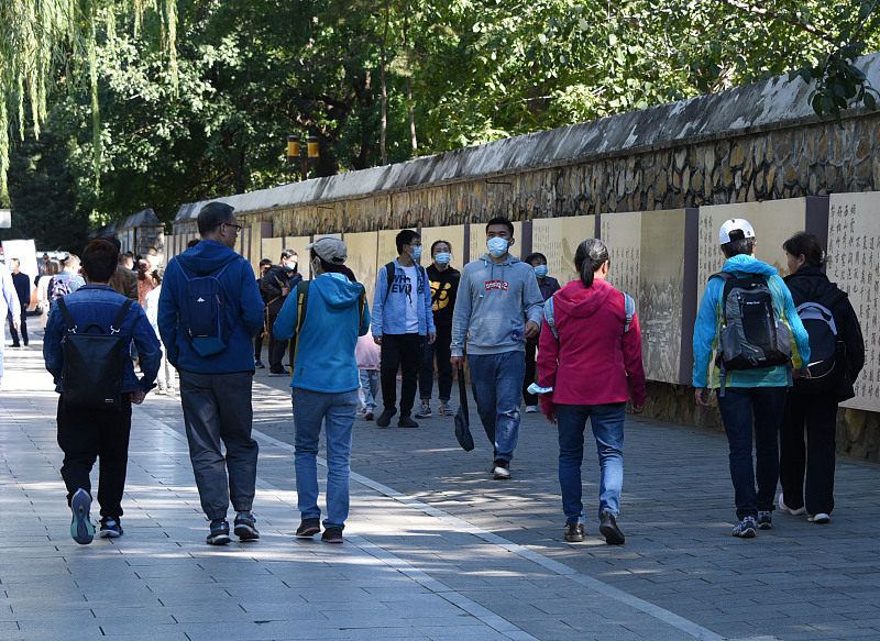 Penjualan peralatan rumah tangga juga melonjak selama liburan selama seminggu