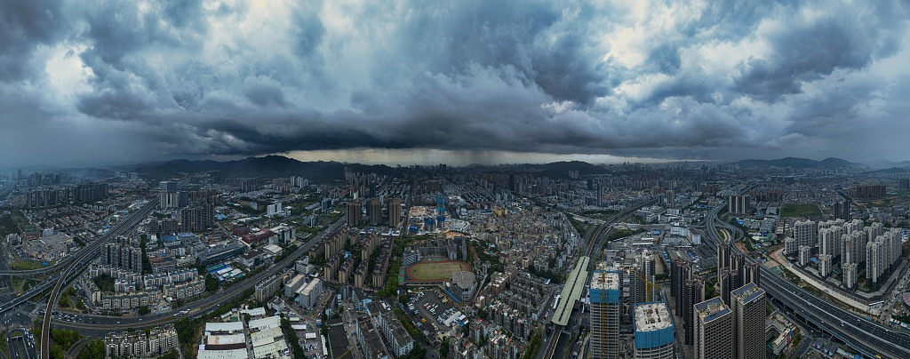Prakiraan mengatakan bahwa akan ada hujan lebat hingga lebat di beberapa bagian tenggara Fujian Guangdong tengah-selatan dan Guangxi timur pada