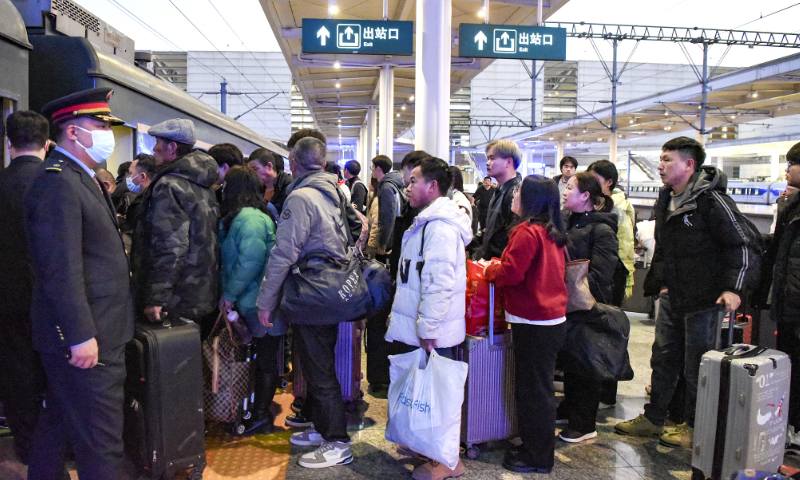 Para pengamat memperkirakan banyaknya perjalanan akan meningkatkan konsumsi selama liburan mendatang