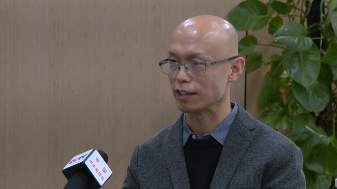 Konstruksi bangunan utama stasiun yang terletak di sepanjang pantai Laut Ross ini telah selesai