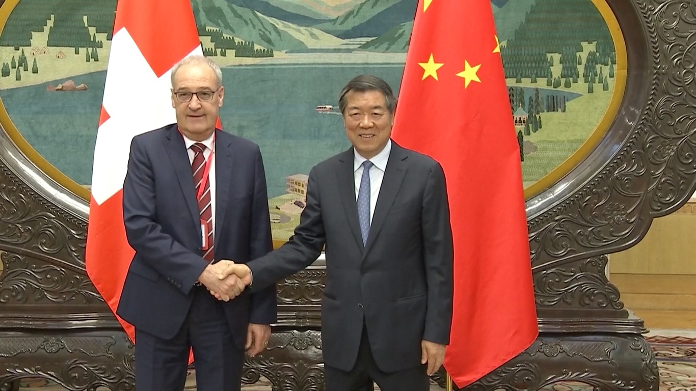 Saat bertemu dengan Kono dan delegasi dari komunitas bisnis Jepang yang sedang berkunjung ke Tiongkok