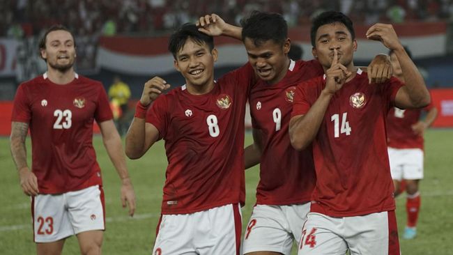 Timnas Indonesia ditarget meraih gelar juara Piala AFF 2022 yang akan berlangsung mulai 20 Desember ini Apakah ini yang namanya pungguk merindukan bulan?