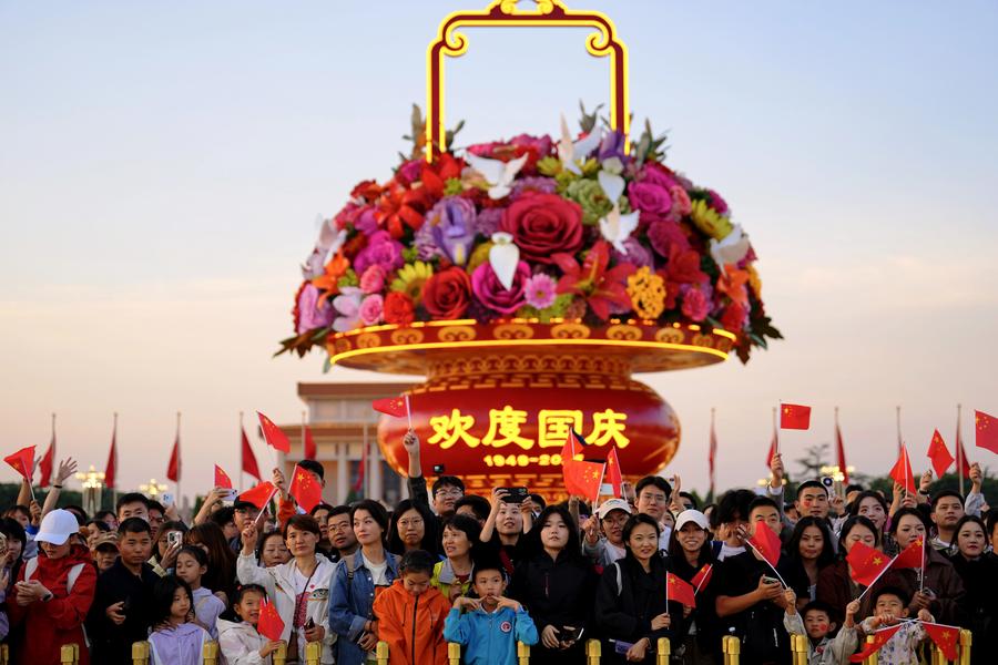 Tiongkok Rayakan Ulang Tahun ke-76 Secara Nasional