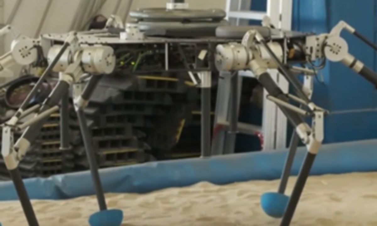 Ketika robot heksapod berjalan