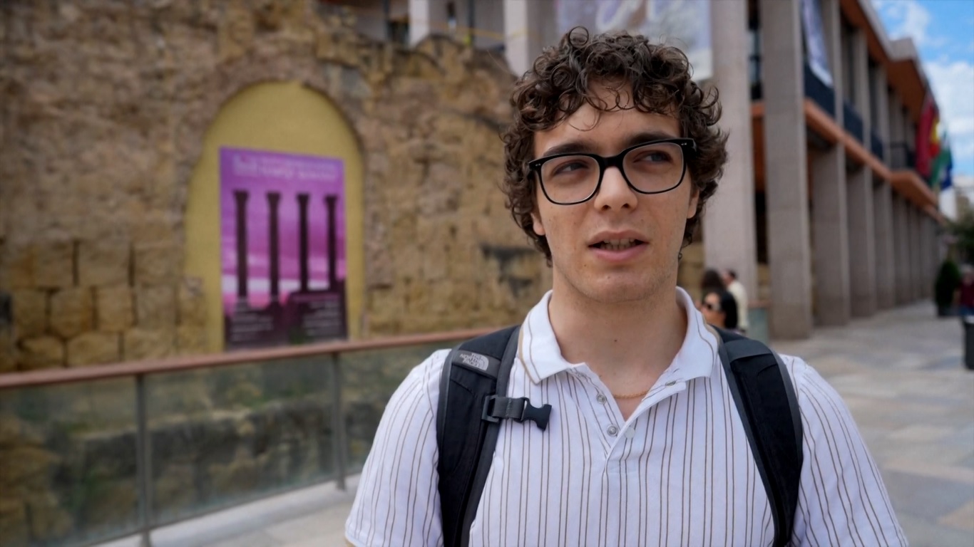 Orang-orang Spanyol juga mengatakan bahwa kesan mereka terhadap orang-orang Tiongkok adalah keramahan dan ketekunan