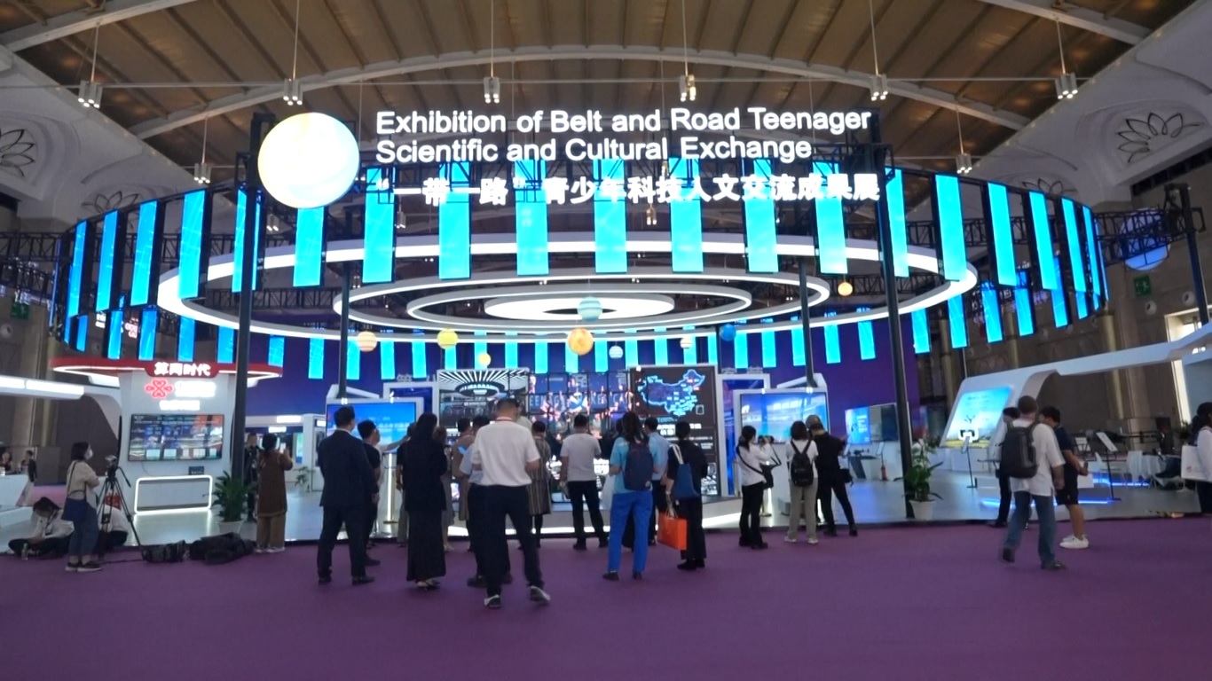 Pameran tersebut menampilkan 15 ruang pameran dengan tema-tema termasuk teknologi arsitektur