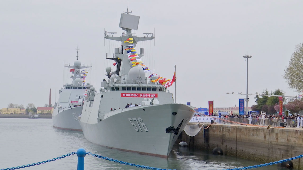  Pangkalan angkatan laut di Qingdao  Tiongkok dibuka untuk umum selama akhir pekan untuk menandai peringatan 74 tahun pendirian Angkatan Laut Tentara Pembebasan Rakyat (PLA) pada 23 April