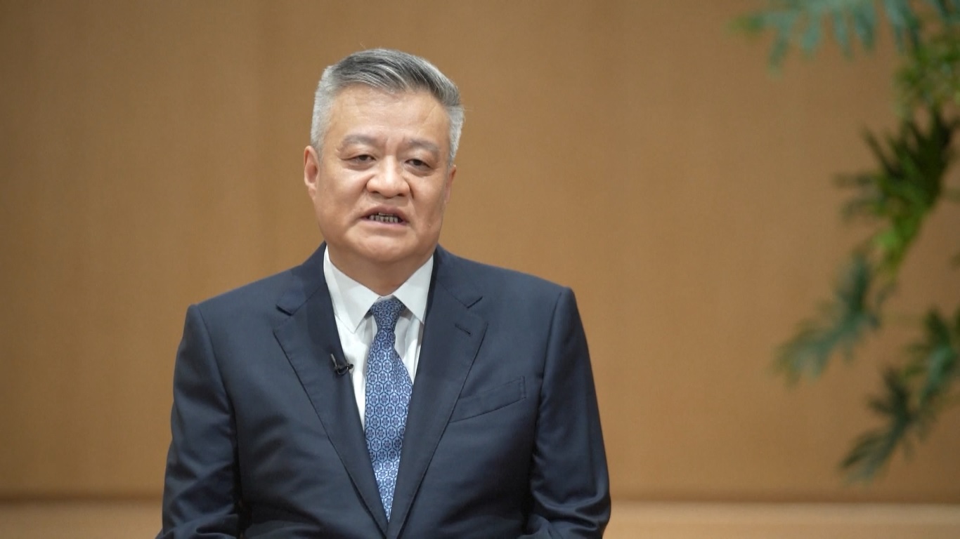 Sidang itu mengadopsi sebuah resolusi yang difokuskan pada pendalaman reformasi lebih lanjut secara komprehensif untuk memajukan upaya modernisasi Tiongkok yang sedang berlangsung