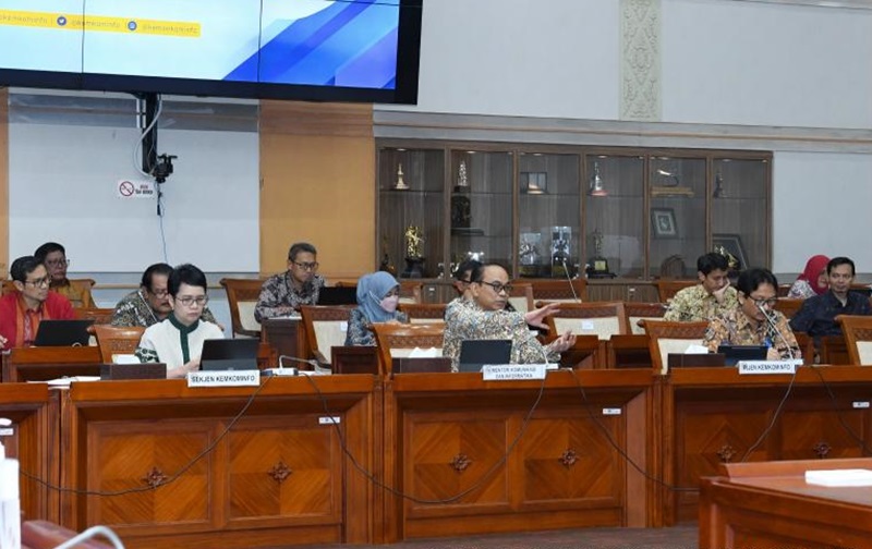 Perhatian terhadap layanan telekomunikasi ini dimulai