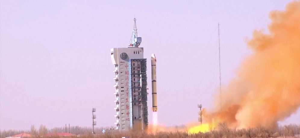 Satelit penginderaan jauh itu diluncurkan pada pukul 12:02 (Waktu Beijing) oleh roket pembawa bernama Long March-2C dan berhasil memasuki orbit yang direncanakan