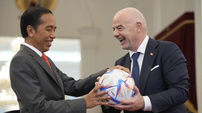Presiden FIFA Gianni Infantino mengirim pesan 'jabat tangan' untuk Indonesia setelah memberi sanksi ringan menyusul pembatalan Piala Dunia U-20 2023