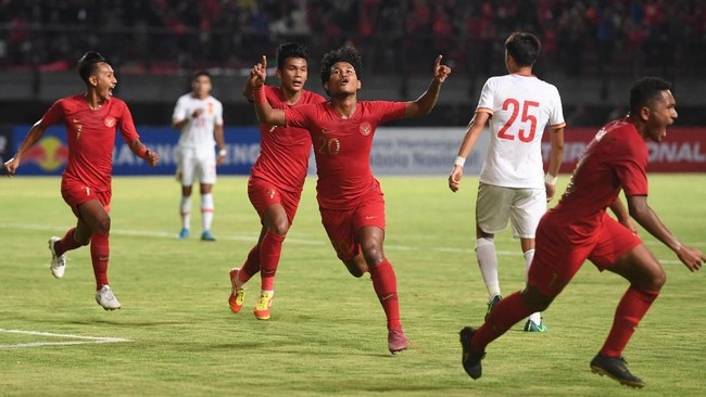 Dua generasi Timnas Indonesia U-20 bakal melewatkan partisipasi mereka di Piala Dunia U-20 andai FIFA mencabut status tuan rumah 2023 milik Indonesia