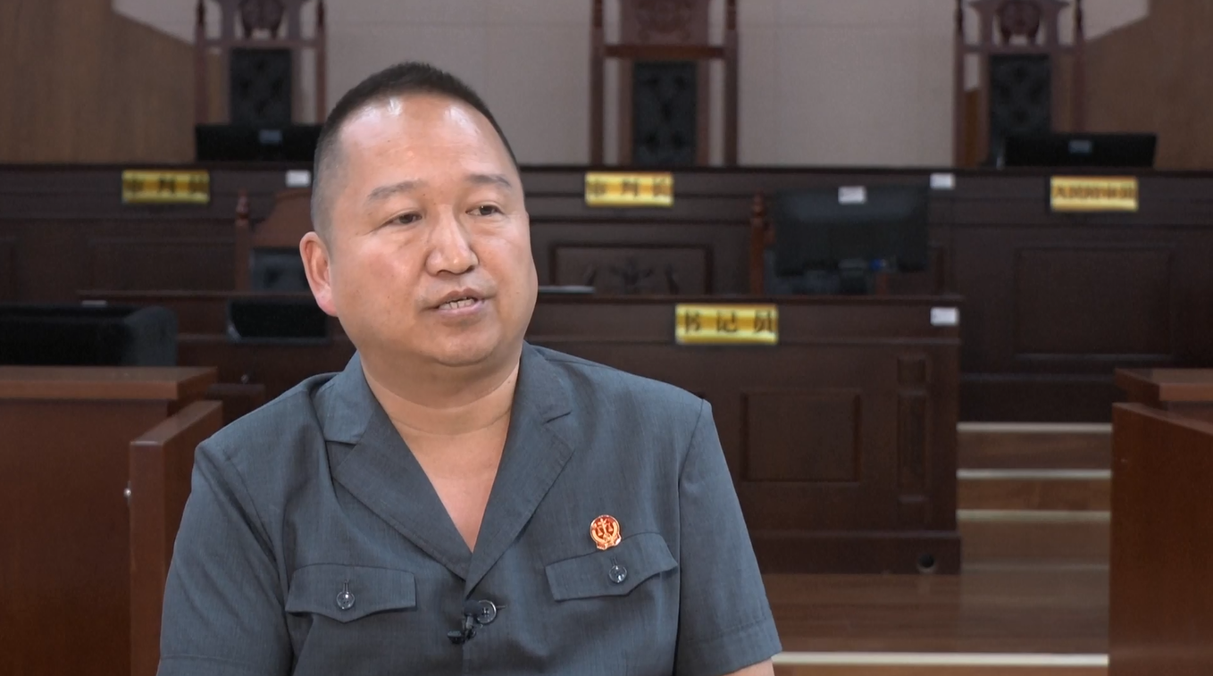 Hakim Ini Tegakkan Keadilan bagi Komunitas Etnis Minoritas Terpencil di Barat Daya Tiongkok
