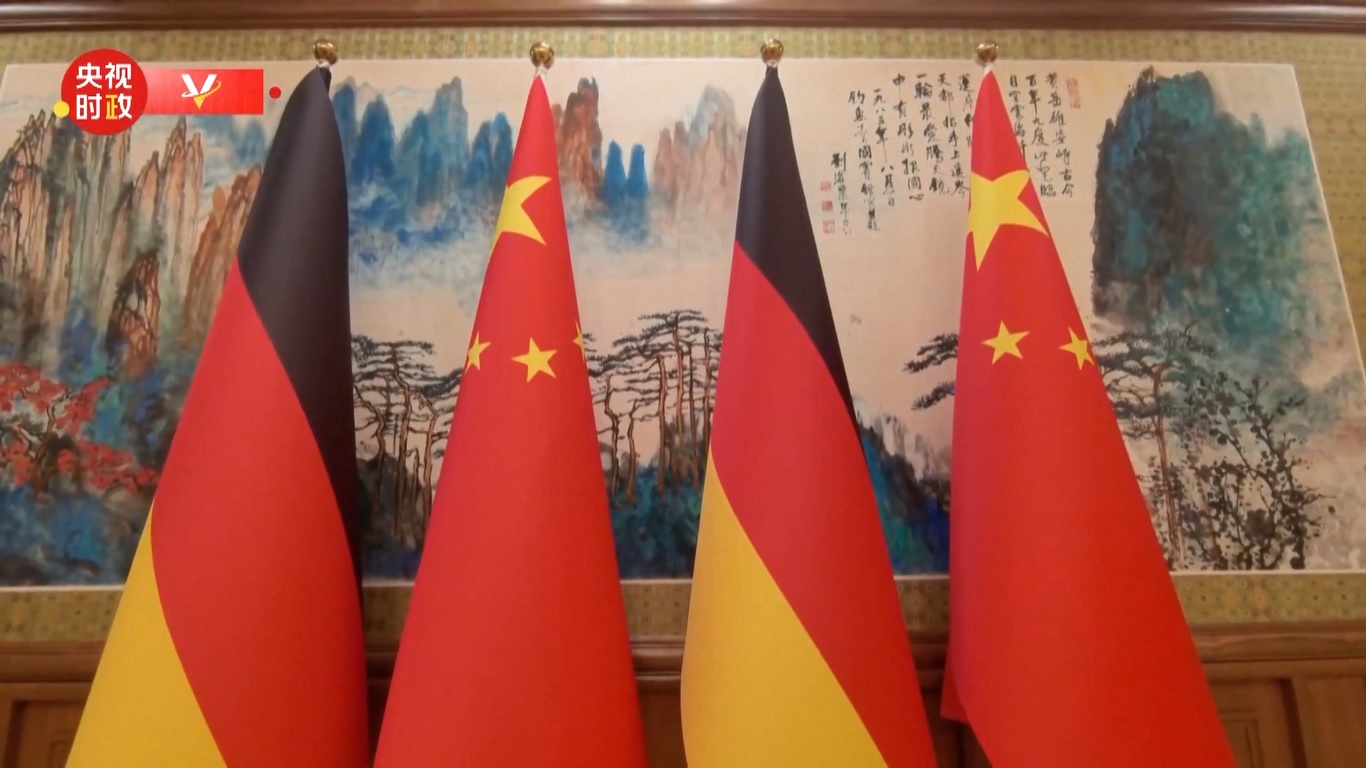 Scholz melakukan kunjungan resmi ke Tiongkok atas undangan Perdana Menteri Li Qiang dari hari Minggu (14/4) hingga Selasa (16/4)