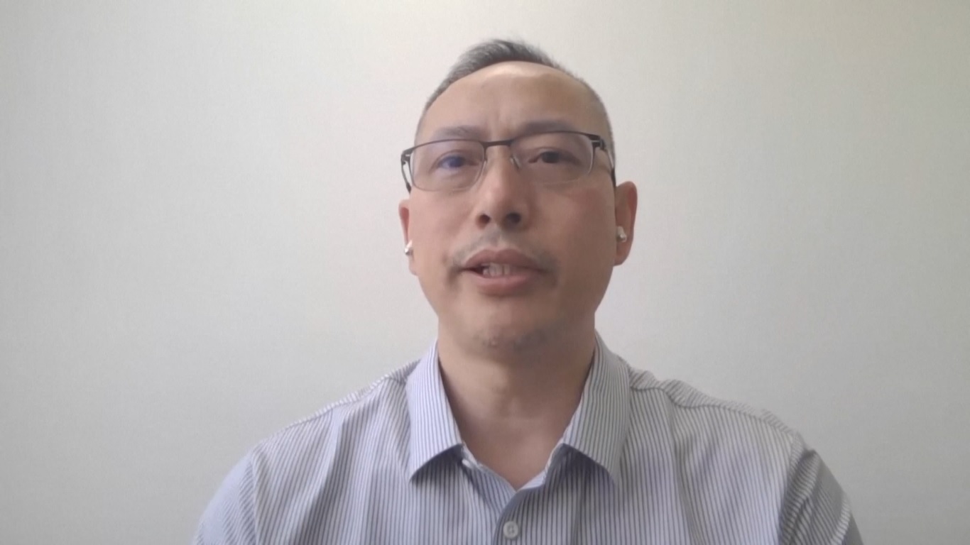 Jembatan rel baja ayunan ganda yang baru dibangun itu berada di jalur pelayaran timur Terusan Suez yang diperluas